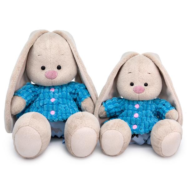 в голубой курточке и штанишках