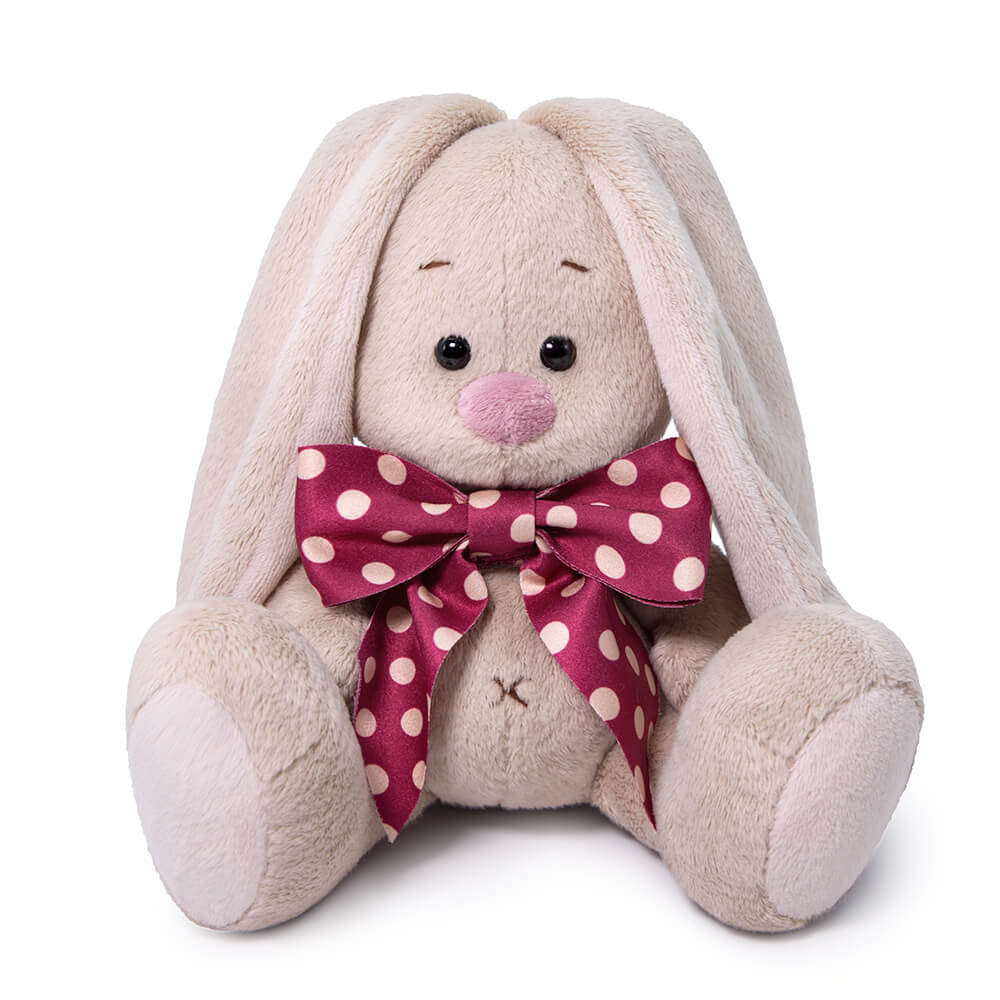 в бордовом банте