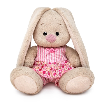 в комбинезоне с оборкой