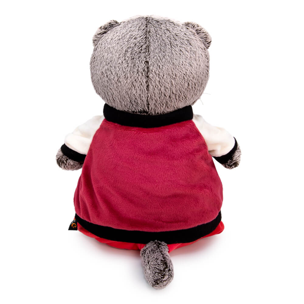 в спортивной курточке и штанах