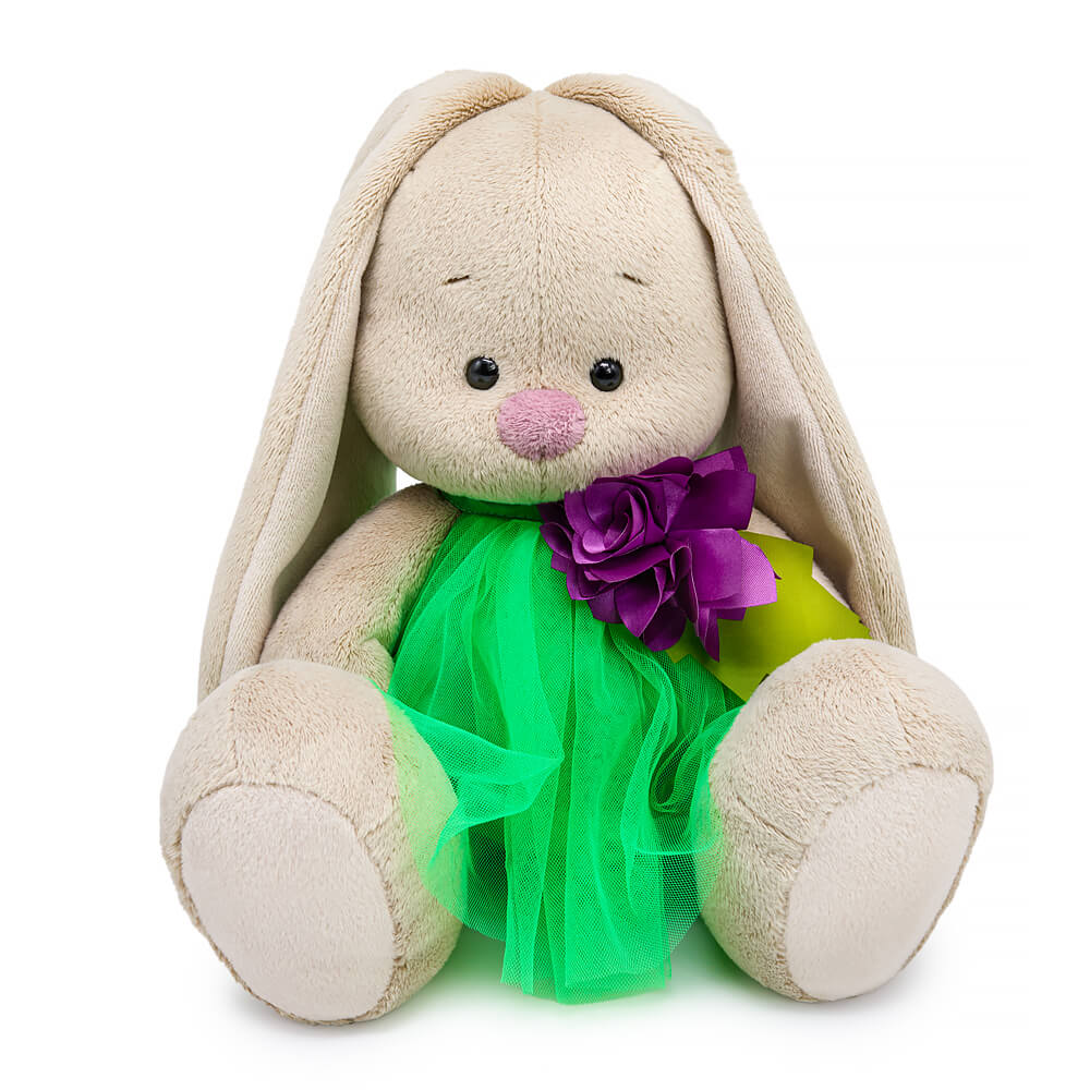 в платье с пурпурным цветком