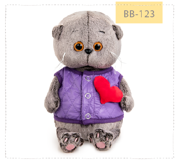 в дутом жилете с сердечком