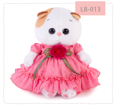 в платье с вязаным цветочком