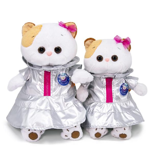 в платье «Космос»