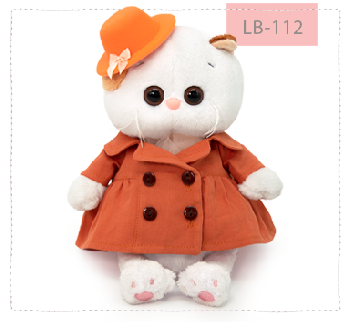 в тренче и шляпке