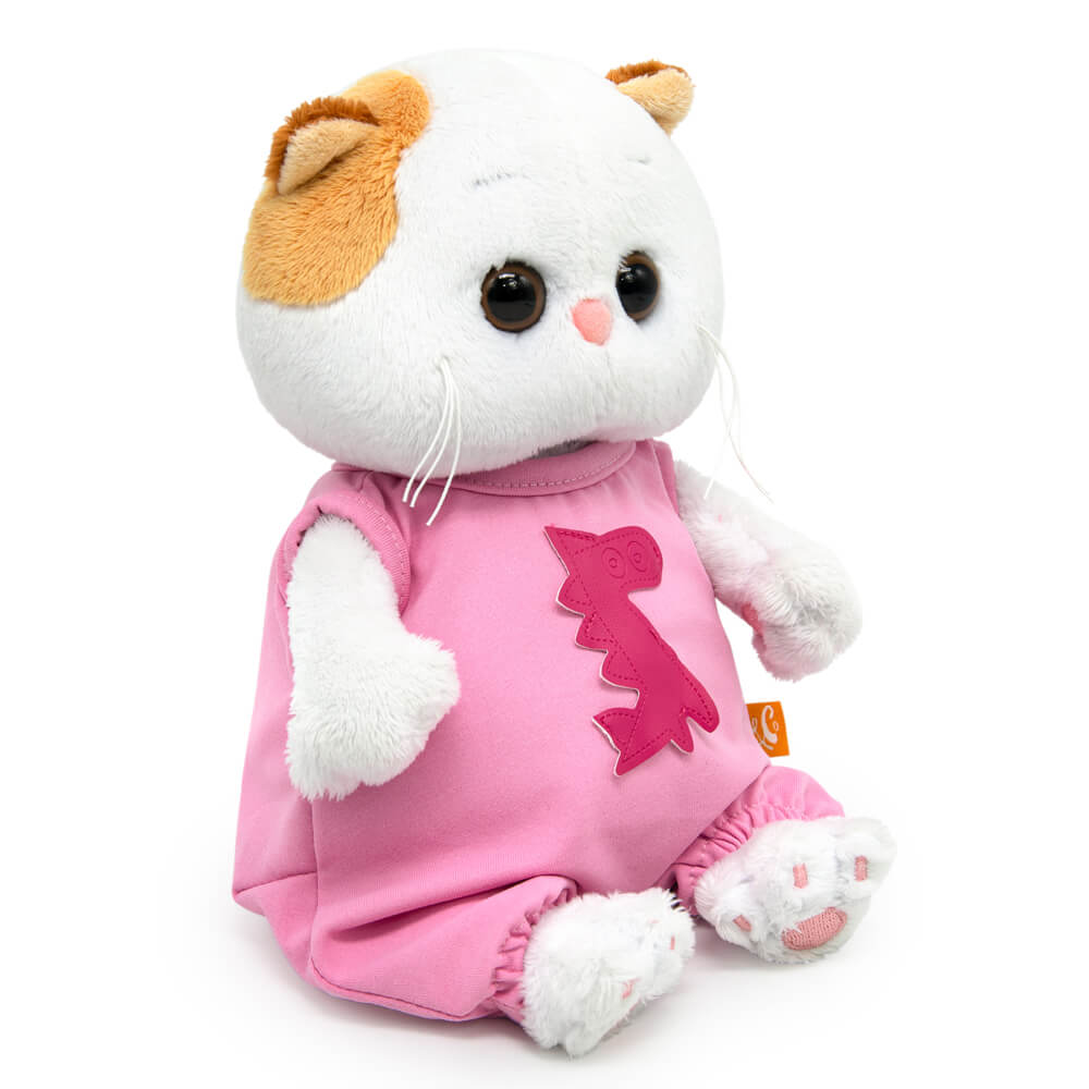 в комбинезоне с драконом