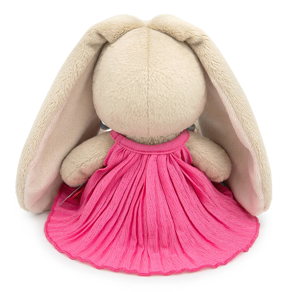 в платье из жатой ткани с бантом