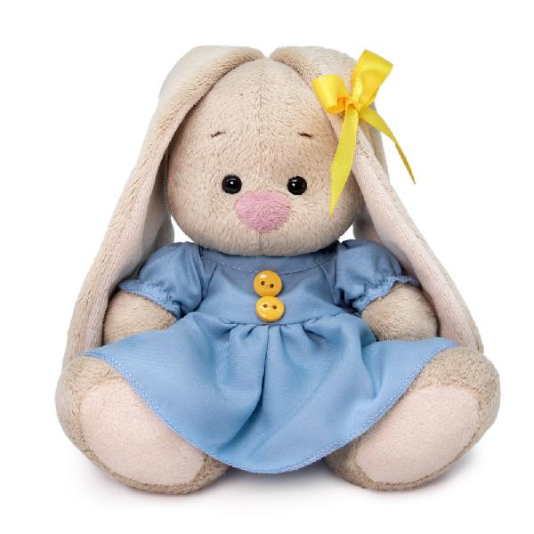 в голубом платье