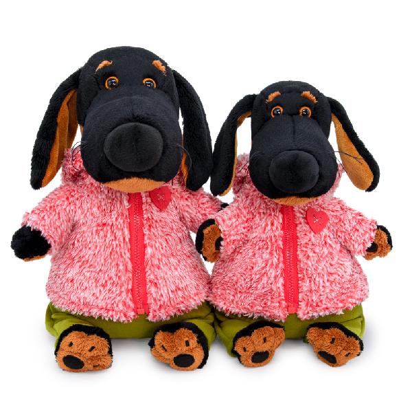 в теплом костюме с сердечком