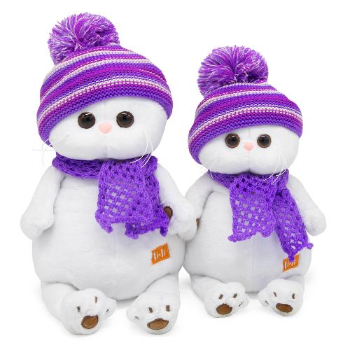 в лиловом вязаном комплекте