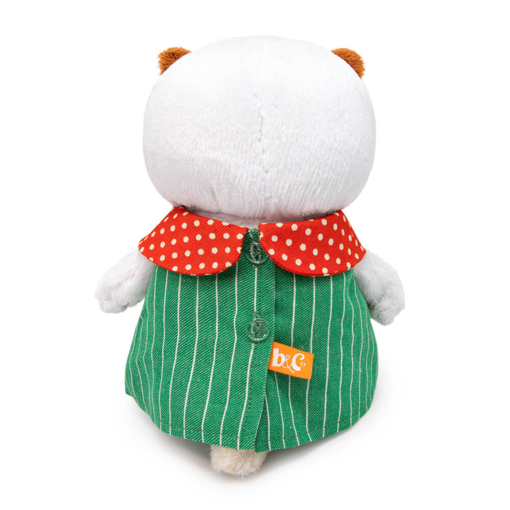 в платье без рукавов