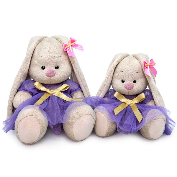 в платье с золотым бантом