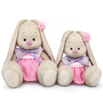 в платье с лавандовым бантом