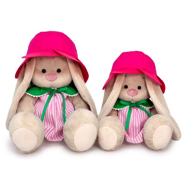 в шляпе-цветок