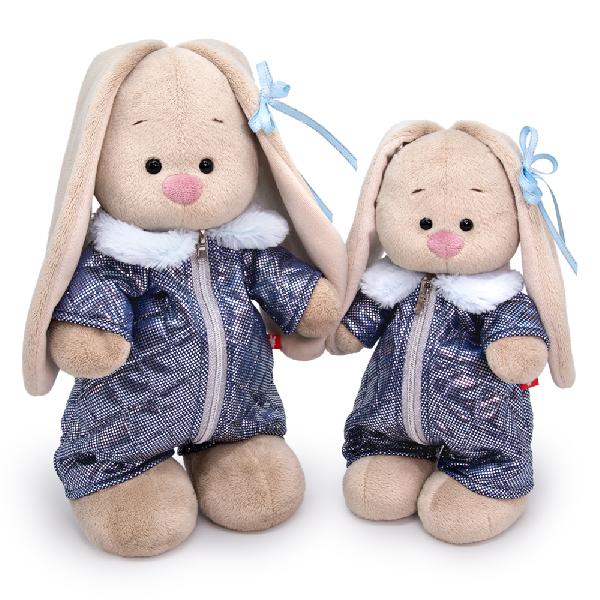 в стеганом комбинезоне