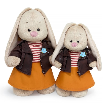 в косухе из эко-замши