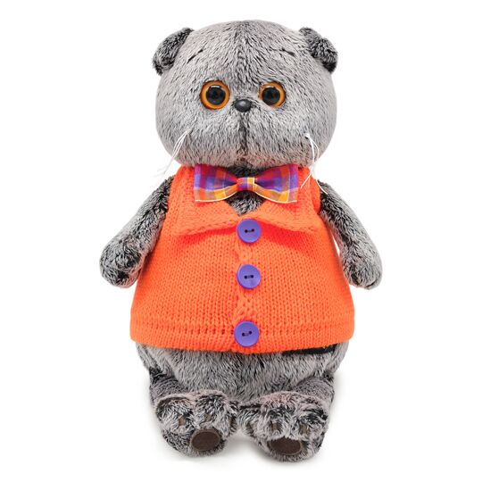 в вязаном жилете