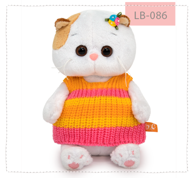 в полосатом вязаном жилете