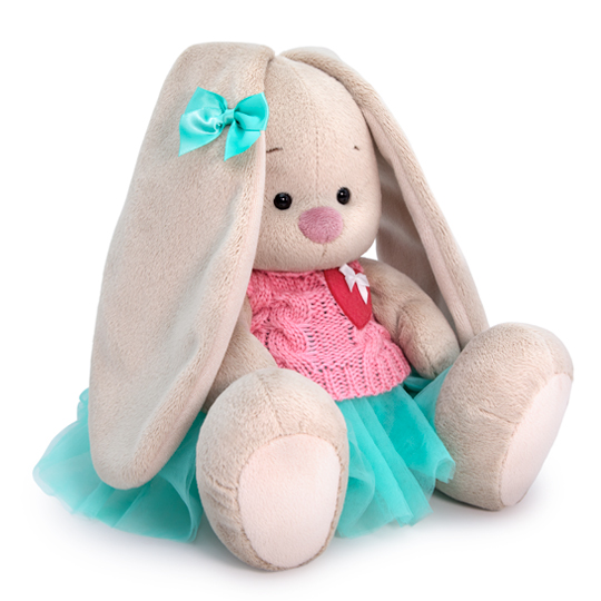 в юбке и вязаном жилете