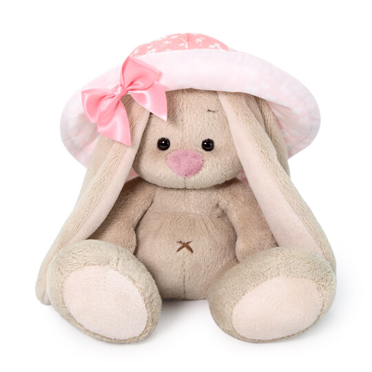 в  розовой панаме