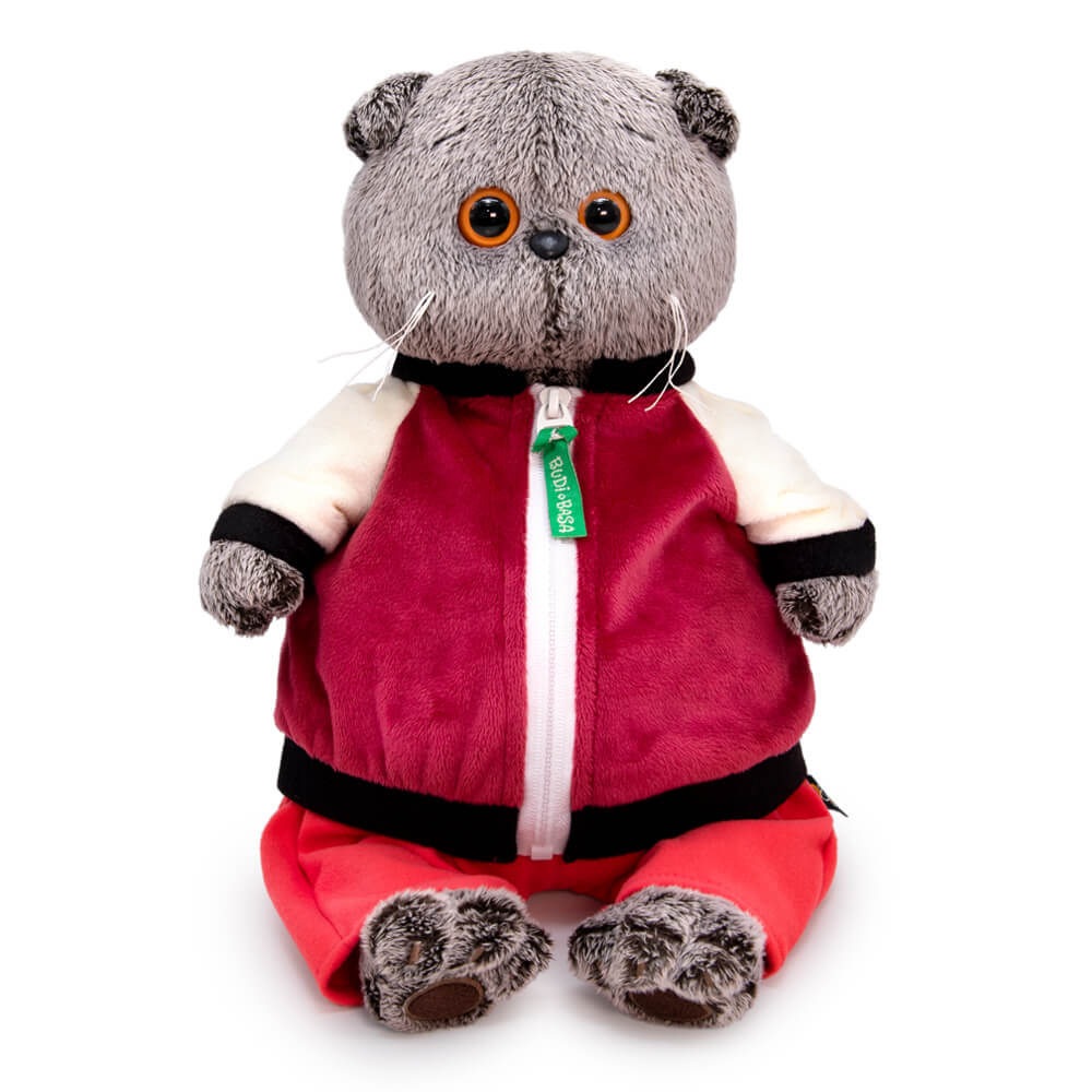 в спортивной курточке и штанах