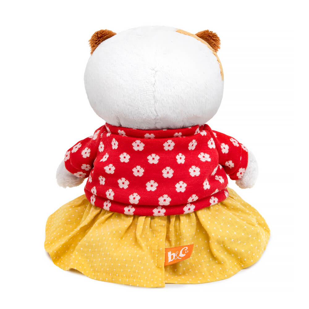 в свитере в цветочек