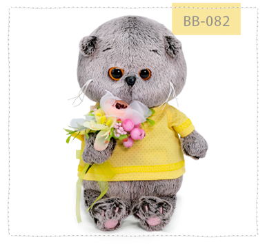 с букетом из цветов и ягод