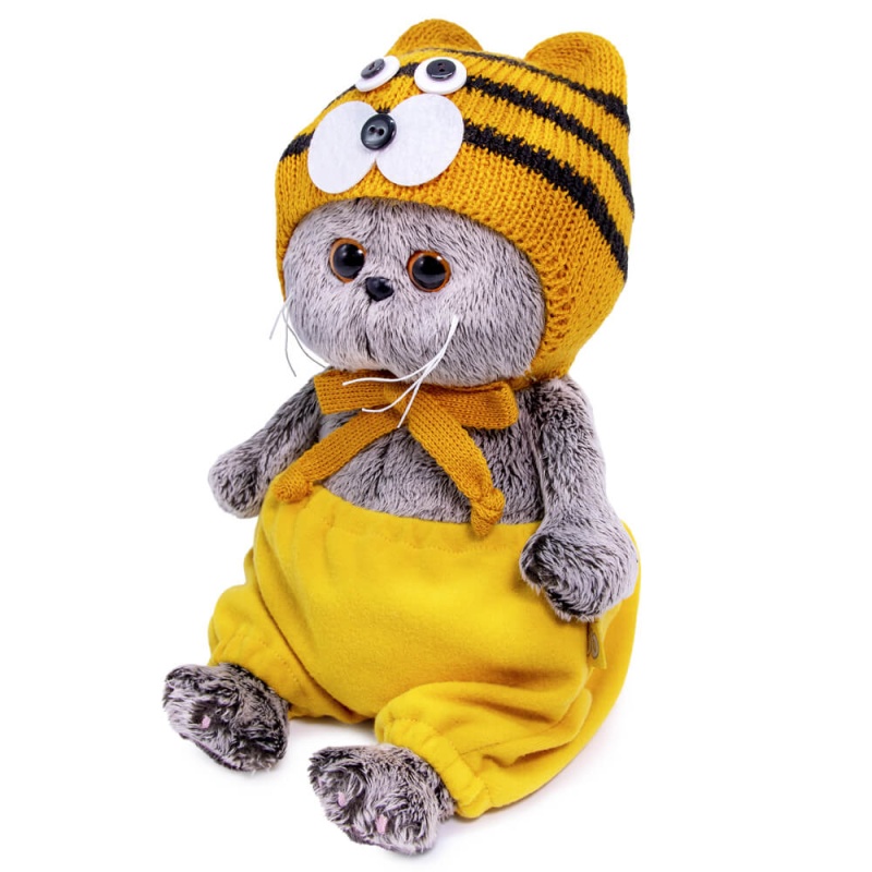 в шапке тигренка