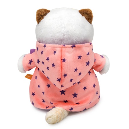 в коралловом пальто