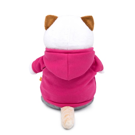 в спортивном костюме