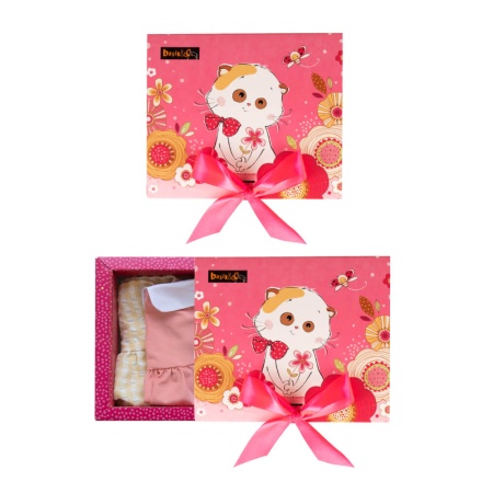 Легкое пальто, платье и берет