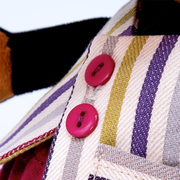 в полосатом жилете