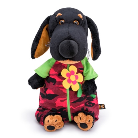 в камуфляжном комбинезоне