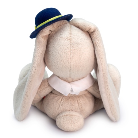 в котелке и манишке