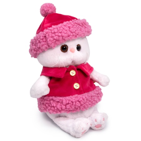 в жилетке и шапке с отделкой