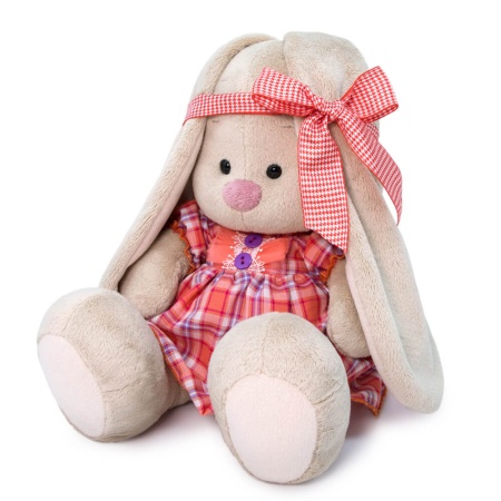 в клетчатом платье