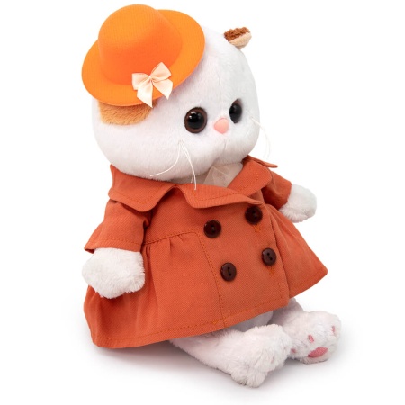 в тренче и шляпке