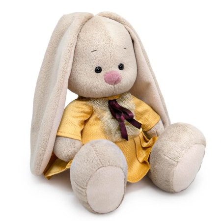 в золотом платье