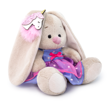 в платье с единорогом на ушке