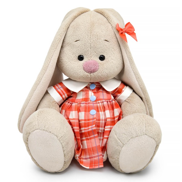 в платье в клетку