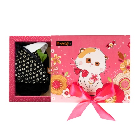 Красный берет, блузка и черные штанишки