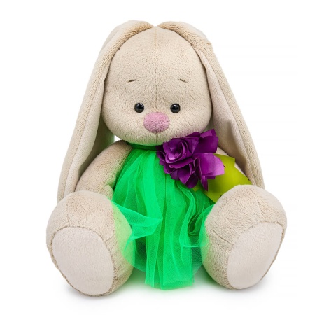 в платье с пурпурным цветком