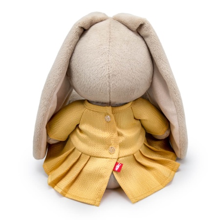 в золотом платье