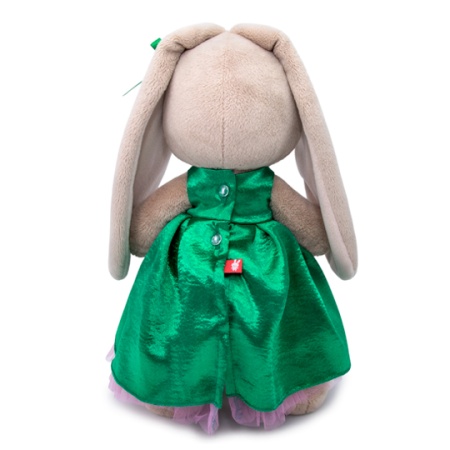 в нарядном платье