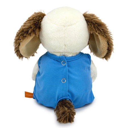 в комбинезоне с драконом