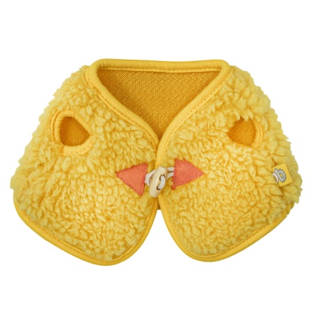 Меховой жилет и шапочка из трикотажа