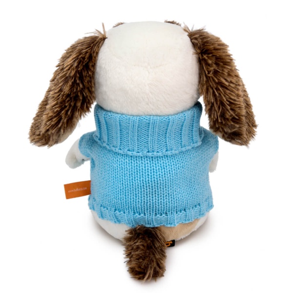 в вязаном жилете