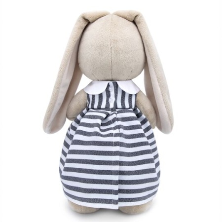 в платье в полоску