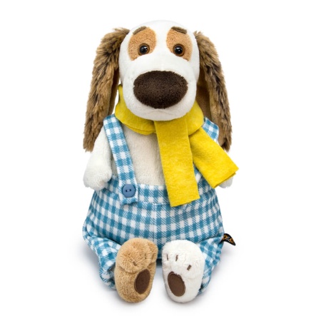 в штанах на бретельках и шарфе