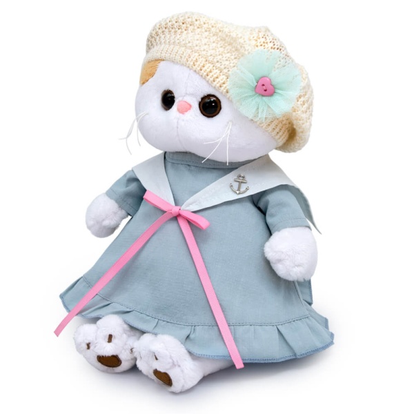 в морском платье и вязаном берете